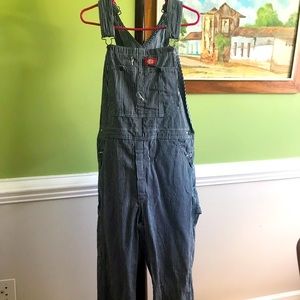 Oshkosh striped overall size 8 unisex